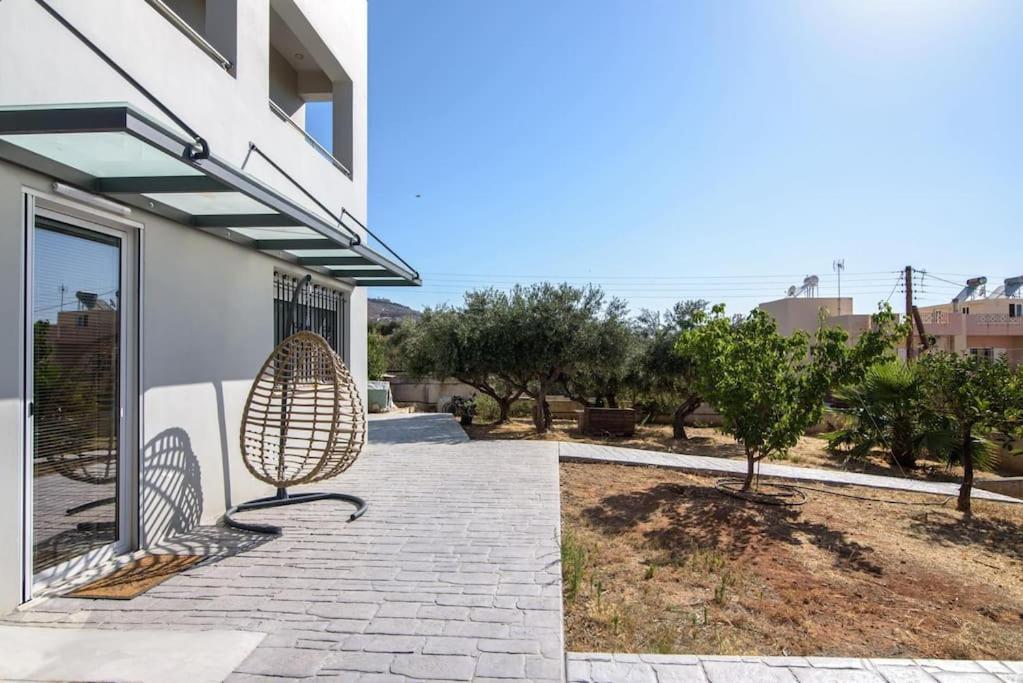 Onar Elegant Beachside Appartement *